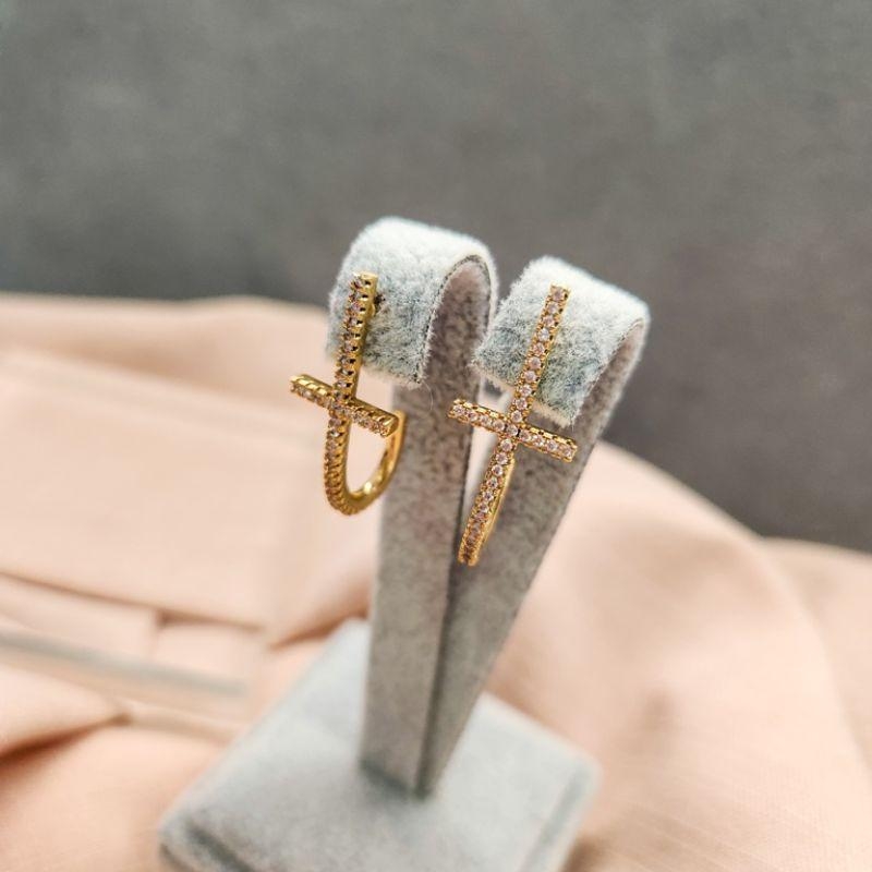 BRINCO ARGOLA OURO PINO CRUZ Z