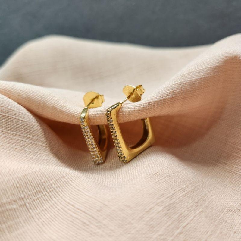 BRINCO ARGOLA OURO PINO QUADR ZIRC