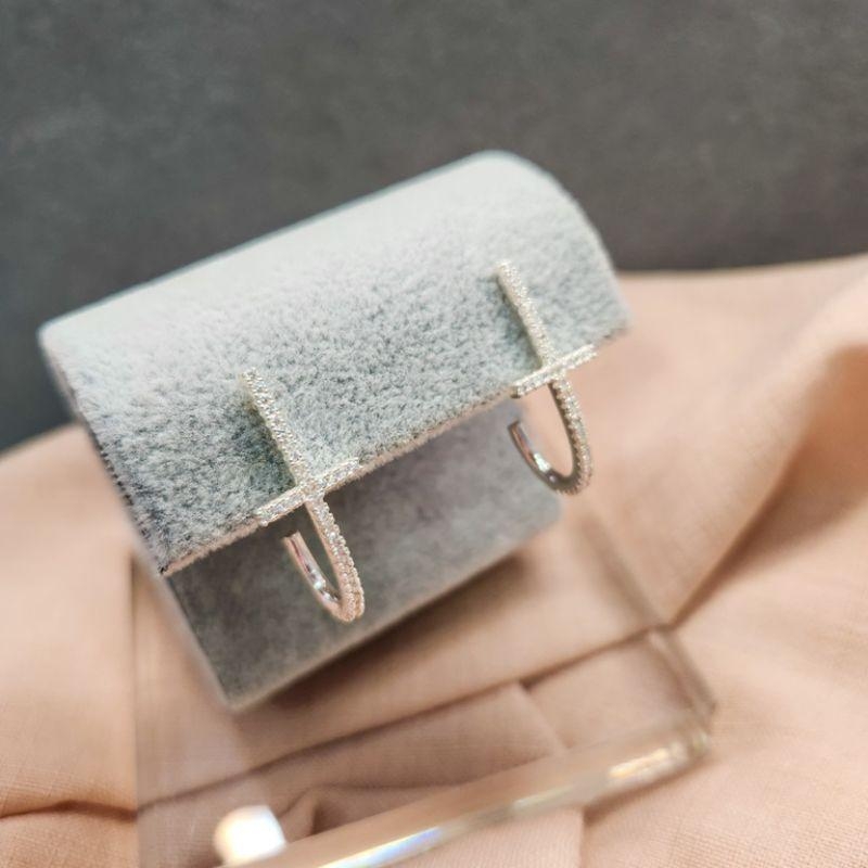 BRINCO ARGOLA PRATA PINO CRUZ Z