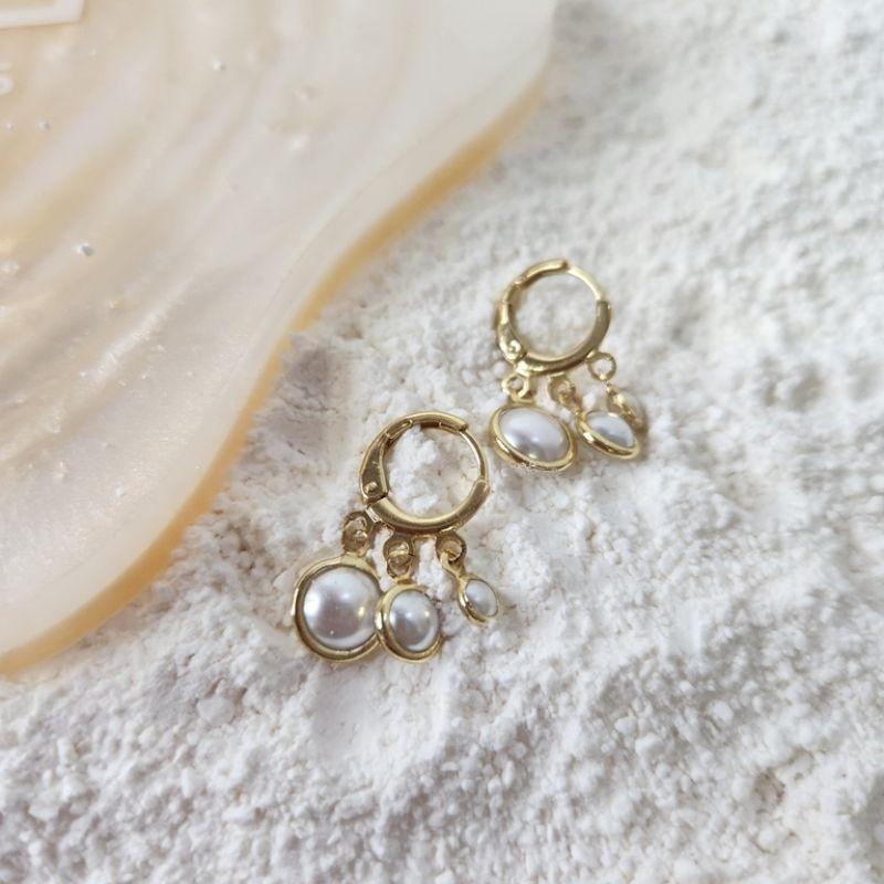 BRINCO OURO ARGOLA 3 PÉROLAS