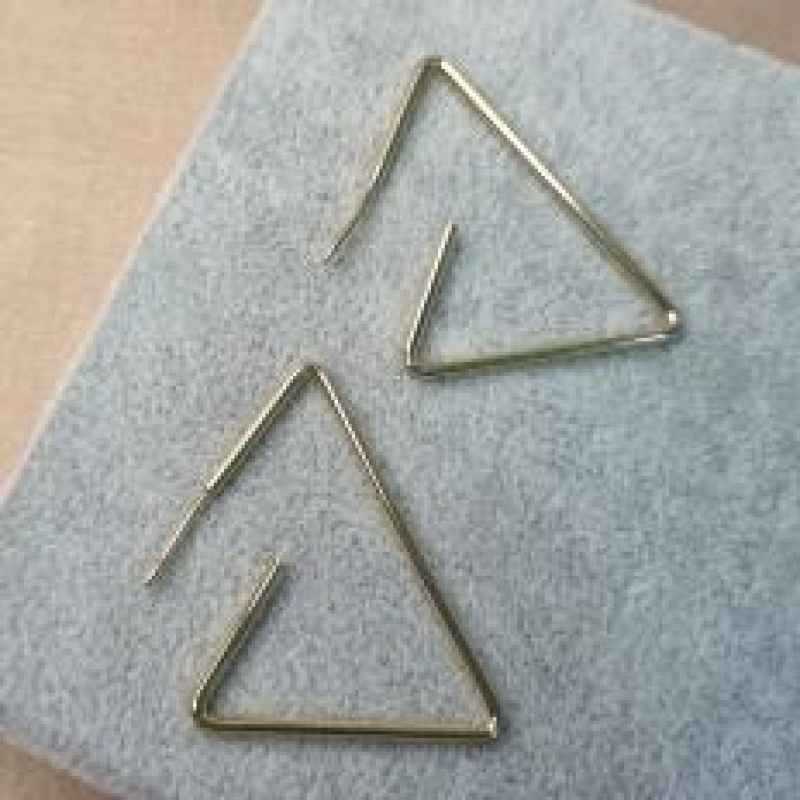 BRINCO OURO ARGOLA TRIANG	