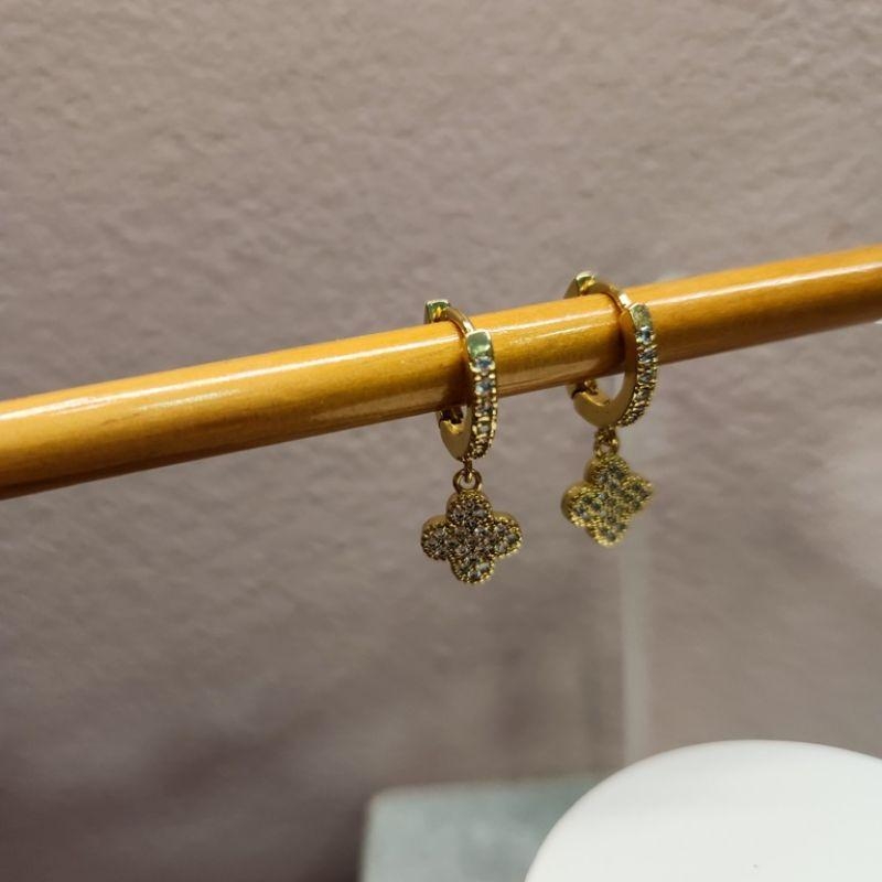 BRINCO OURO ARGOLINHA FLOR ZIRC