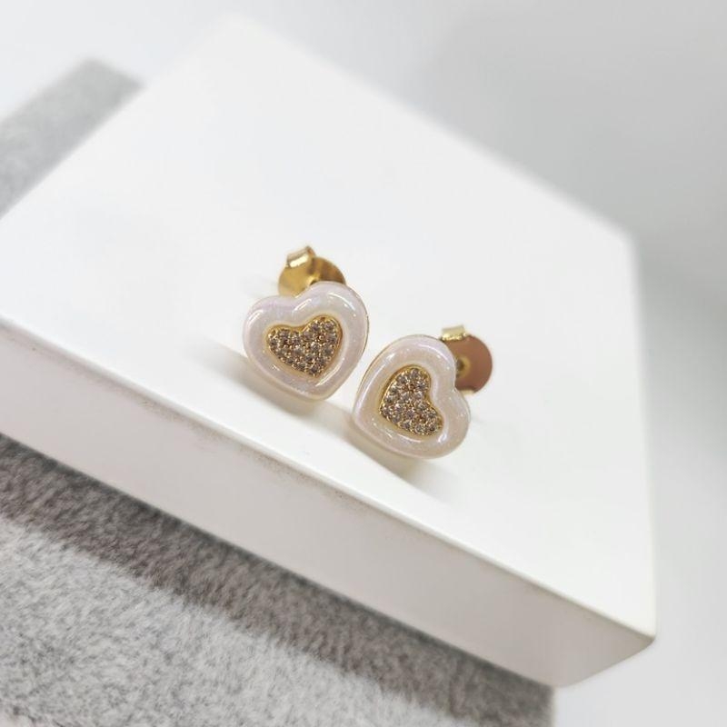 BRINCO OURO CORAÇÃO MADREPÉROLA  V ZIRC