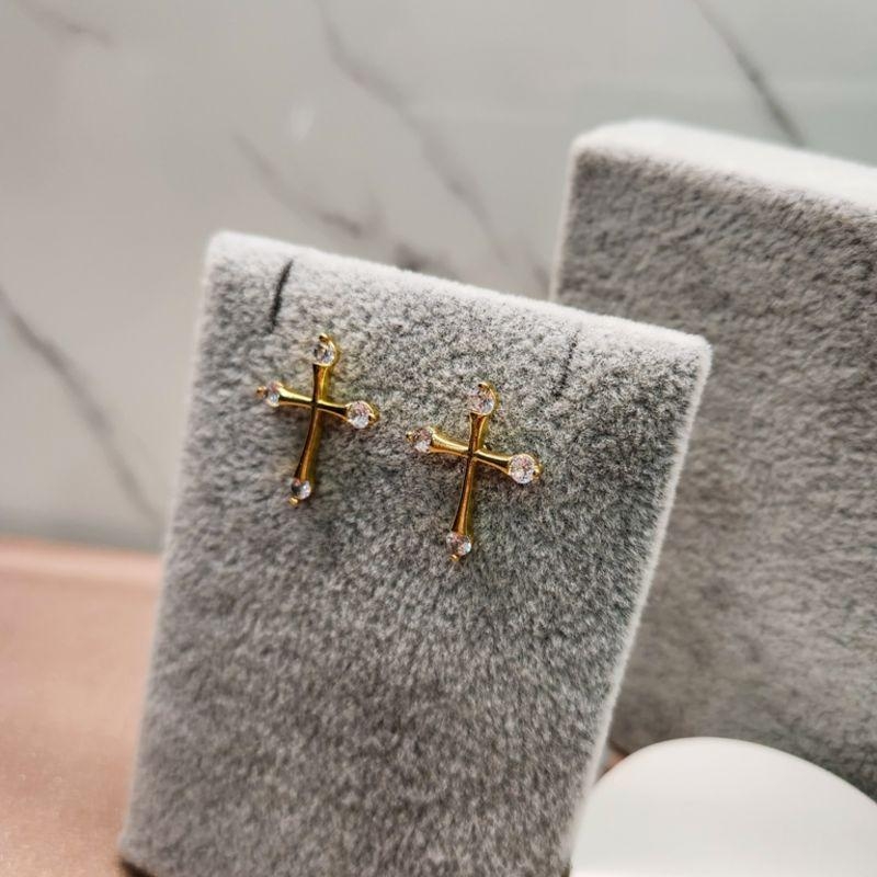 BRINCO OURO CRUZ 3 PONTOS DE LUZ