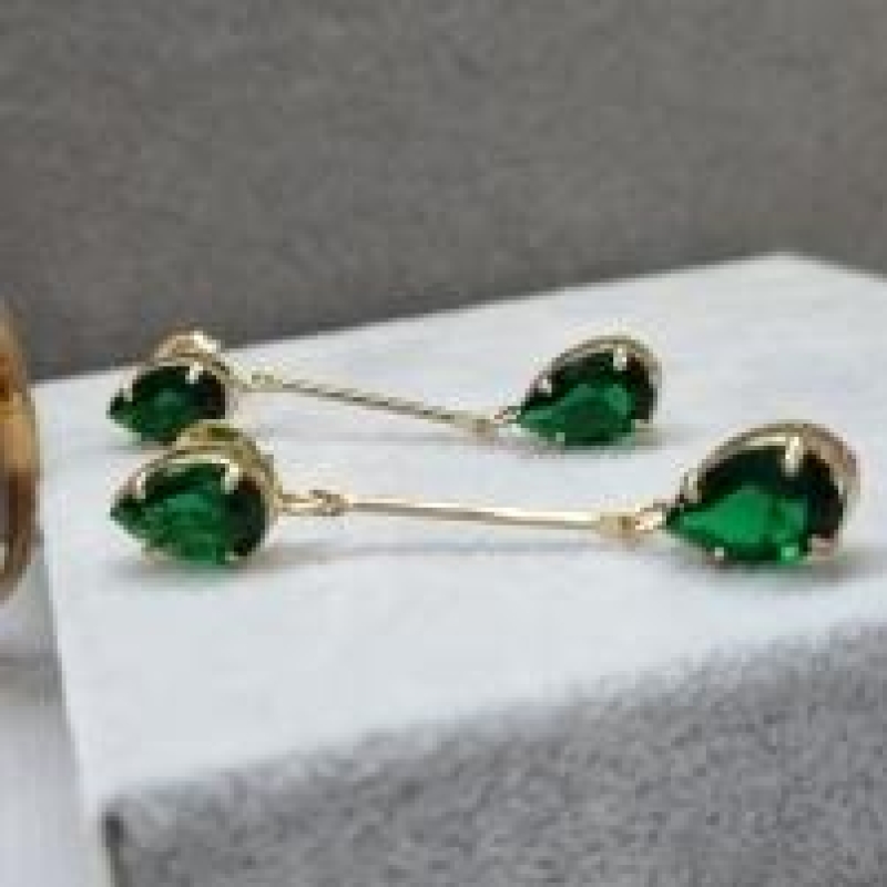 BRINCO OURO PINO ESMERALDA GOTA