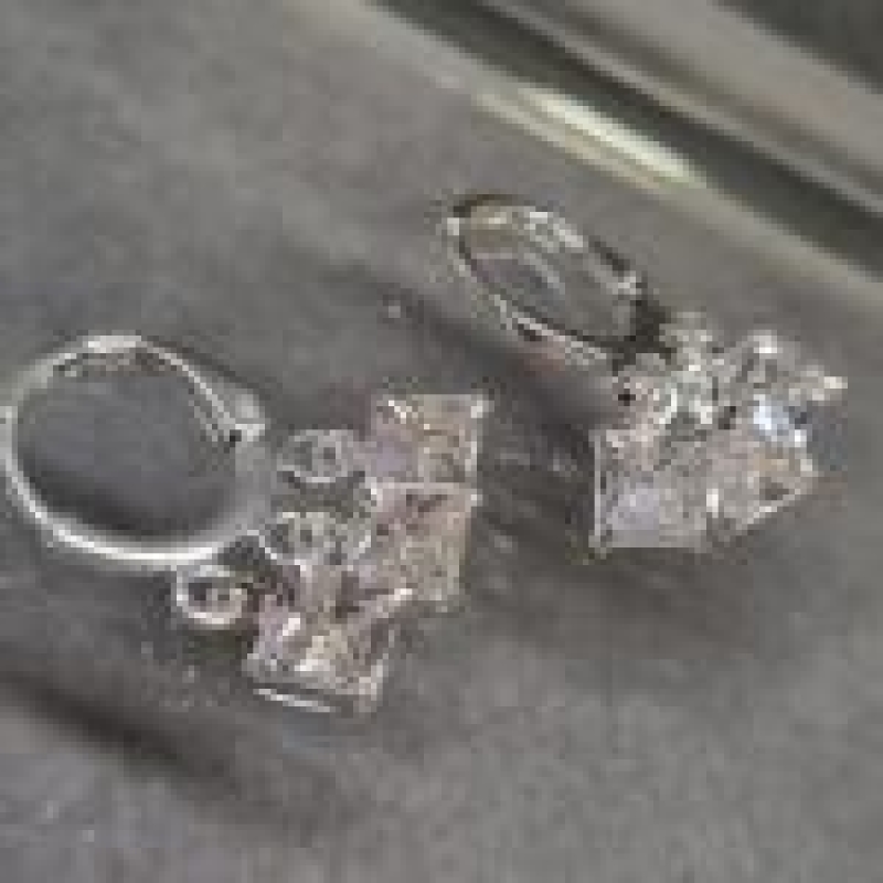 BRINCO PRATA ARGOLA 3 CRISTAIS