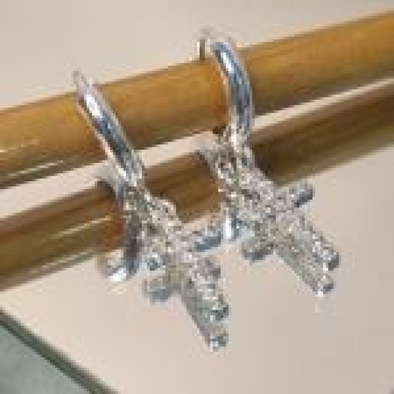 BRINCO PRATA ARGOLA CRUZ CRISTAL B	