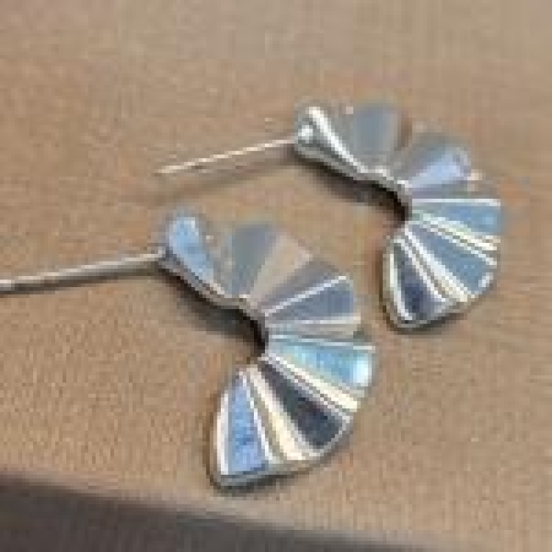 BRINCO PRATA ARGOLA LEQUE	BP2422