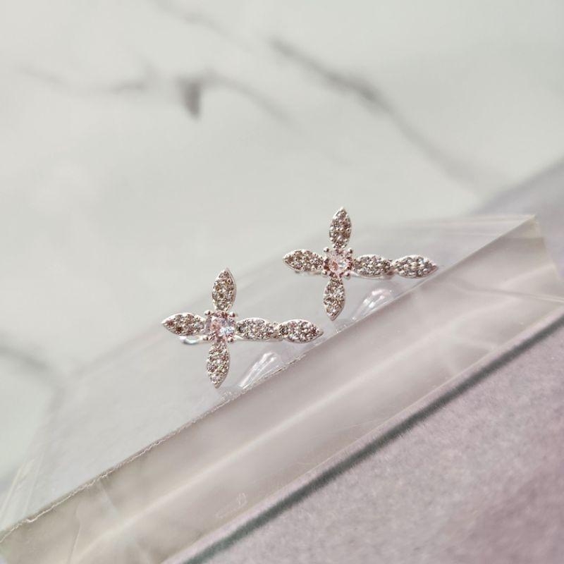 BRINCO PRATA CRUCIFIXO LUXO