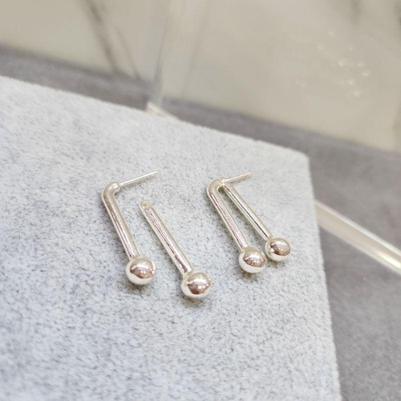 BRINCO PRATA DOIS PINOS BOLA