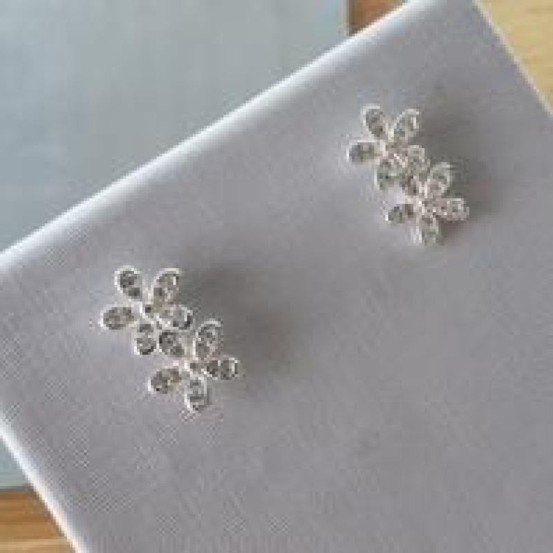 BRINCO PRATA DUAS FLORES