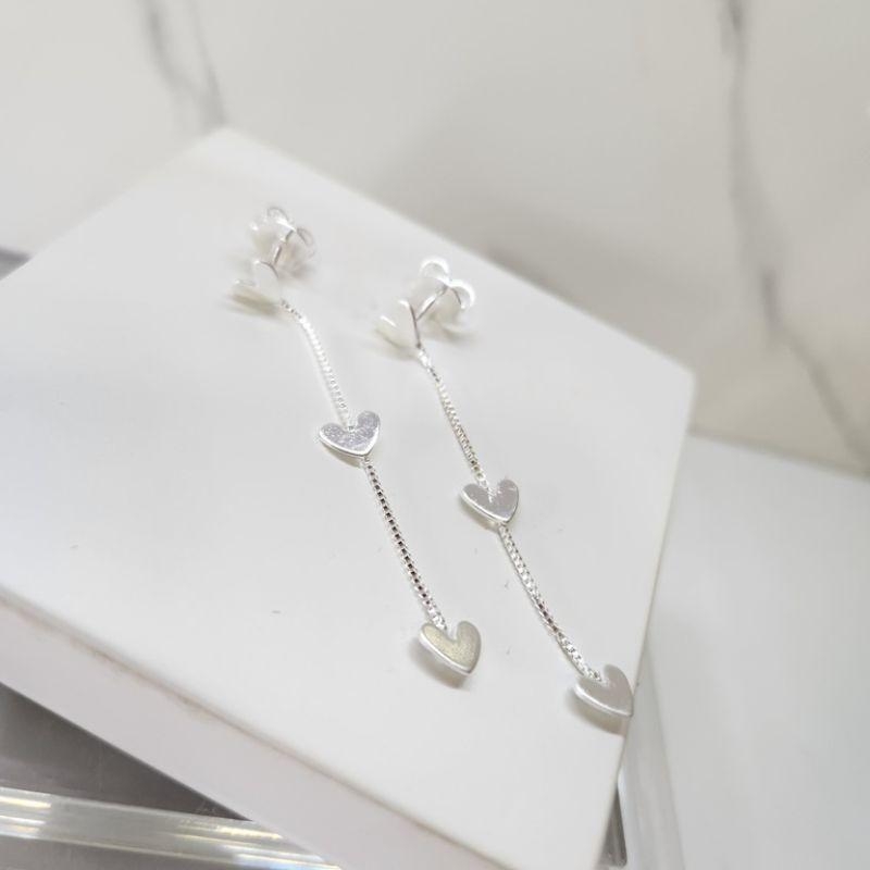 BRINCO PRATA FIO CORAÇÕES