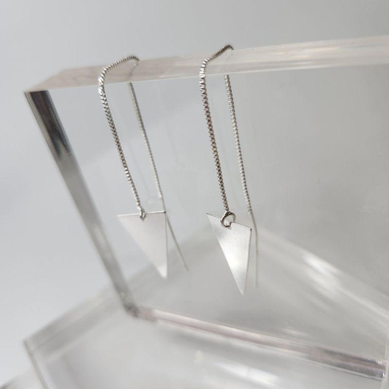 BRINCO PRATA FIO TRIANGULO