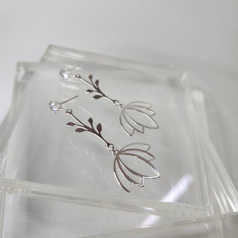 BRINCO PRATA FLOR DE LOTUS