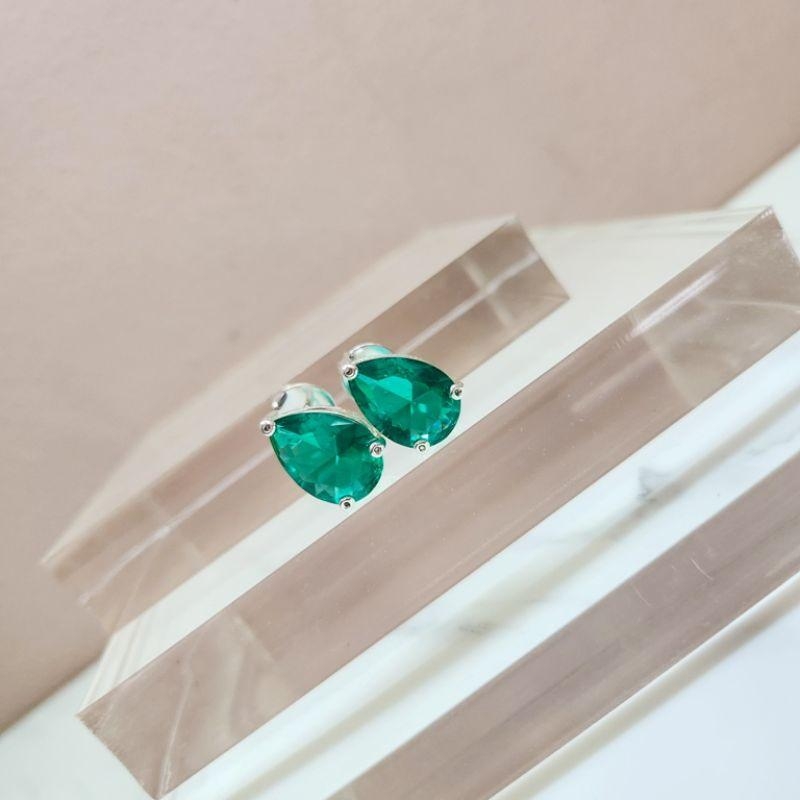 BRINCO PRATA GOTA 3 PONTOS ESMERALDA