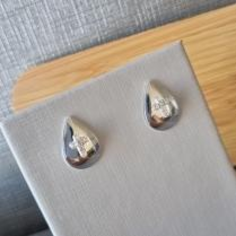 BRINCO PRATA GOTA CRUZ