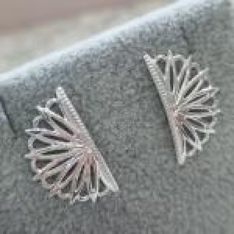 BRINCO PRATA LEQUE ARABESCO