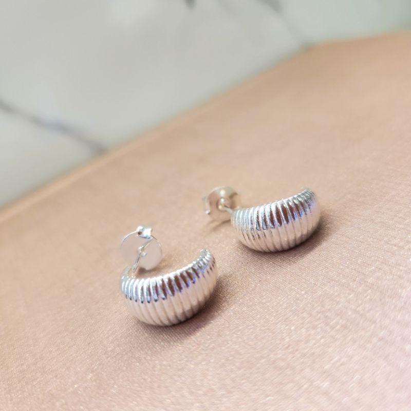 BRINCO PRATA MEIA ARGOLA TATU