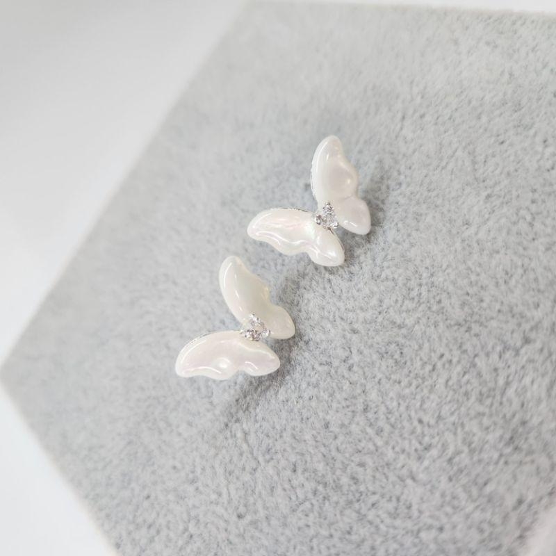 BRINCO PRATA BORBOLETA MADREPÉROLA