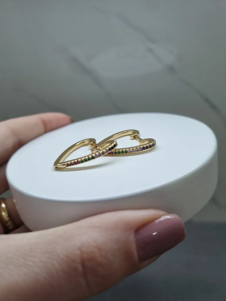 BRINCO OURO ARGOLA CORAÇÃO COLOR