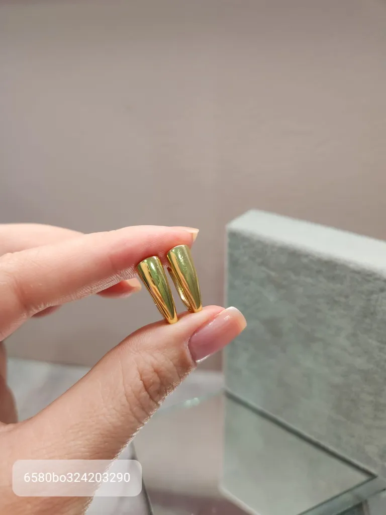 BRINCO OURO ARGOLA TRIANGULO CHAP