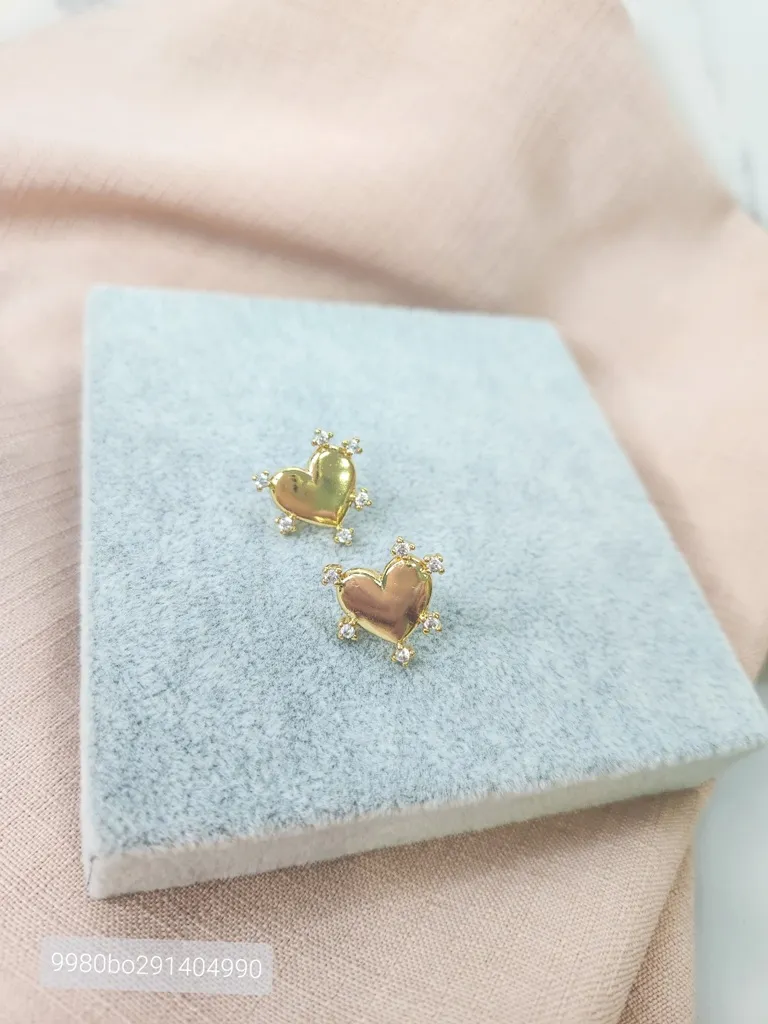 BRINCO OURO CORAÇÃO PONTOS DE LUZ