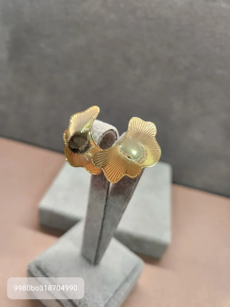 BRINCO OURO MEIA FLOR