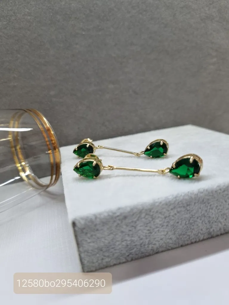 BRINCO OURO PINO ESMERALDA GOTA