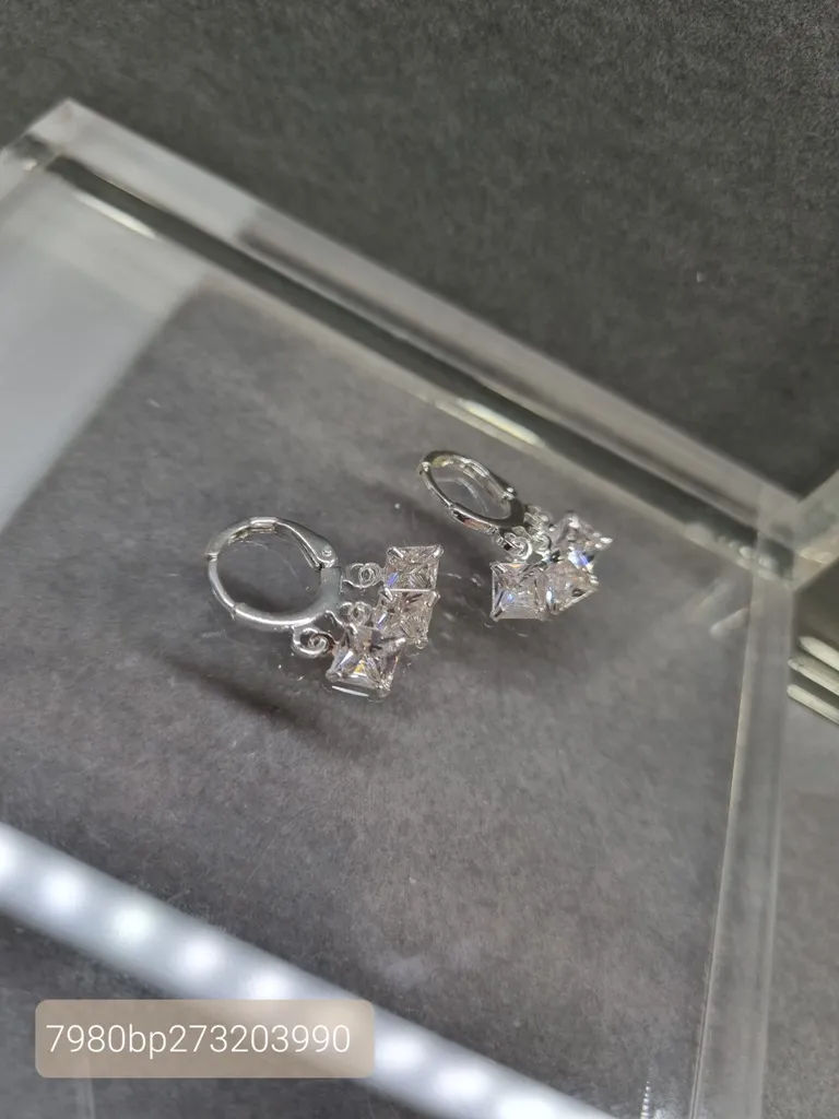 BRINCO PRATA ARGOLA 3 CRISTAIS