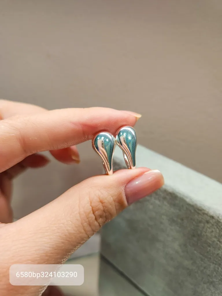 BRINCO PRATA ARGOLA GOTA CHAP