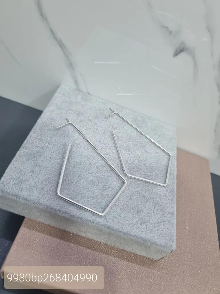 BRINCO PRATA ARGOLA LOSANGO G