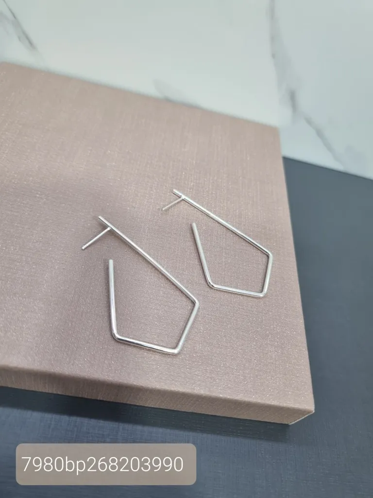 BRINCO PRATA ARGOLA LOSANGO M