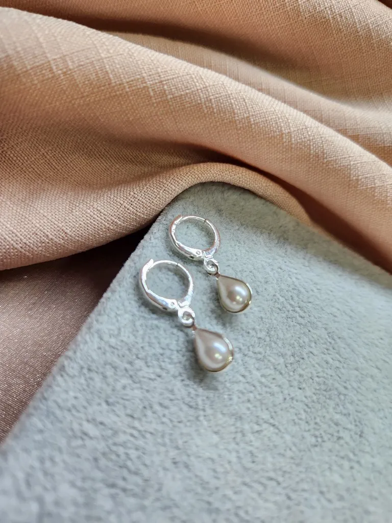 BRINCO PRATA ARGOLA PÉROLA GOTA