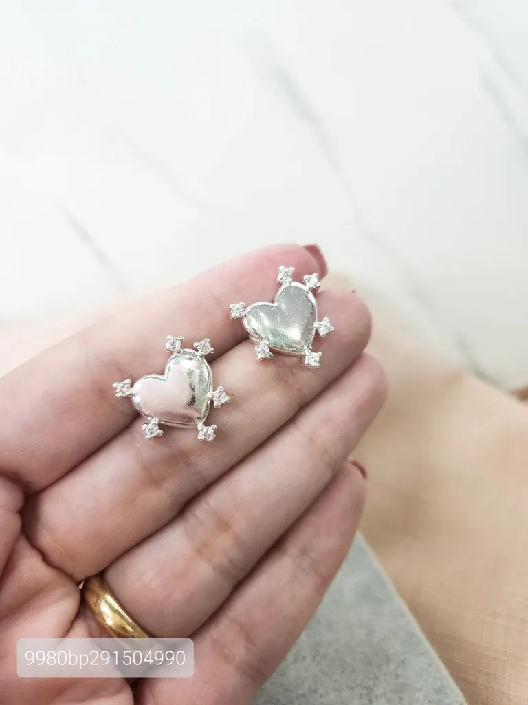BRINCO PRATA CORAÇÃO PONTOS DE LUZ
