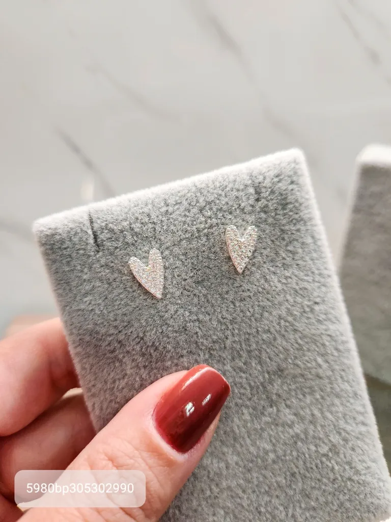 BRINCO PRATA CORAÇÃO TORTO