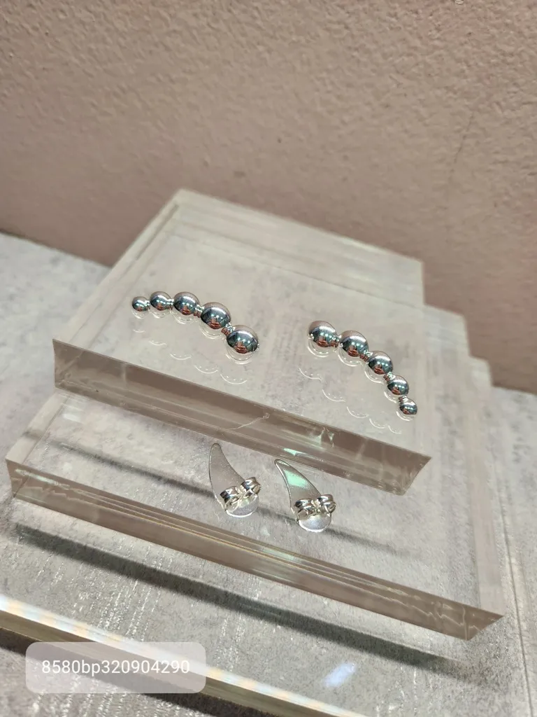 BRINCO PRATA EAR CUFF BOLAS