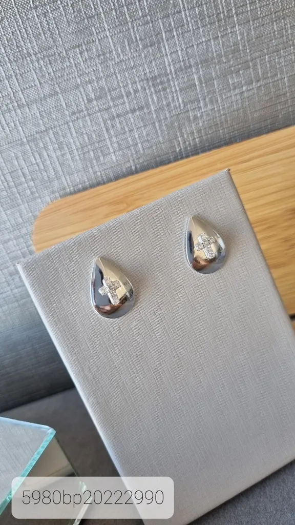 BRINCO PRATA GOTA CRUZ