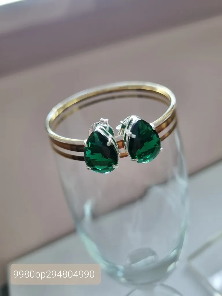 BRINCO PRATA GOTA ESMERALDA