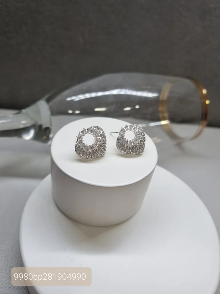 BRINCO PRATA LUXO ZIRC