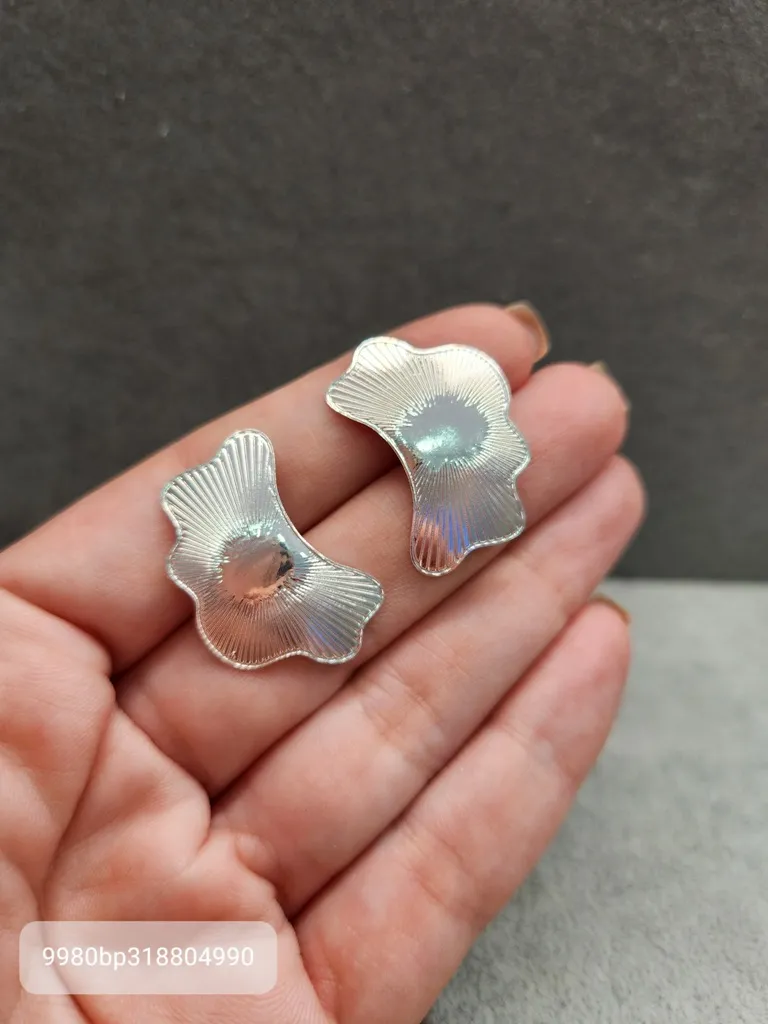 BRINCO PRATA MEIA FLOR