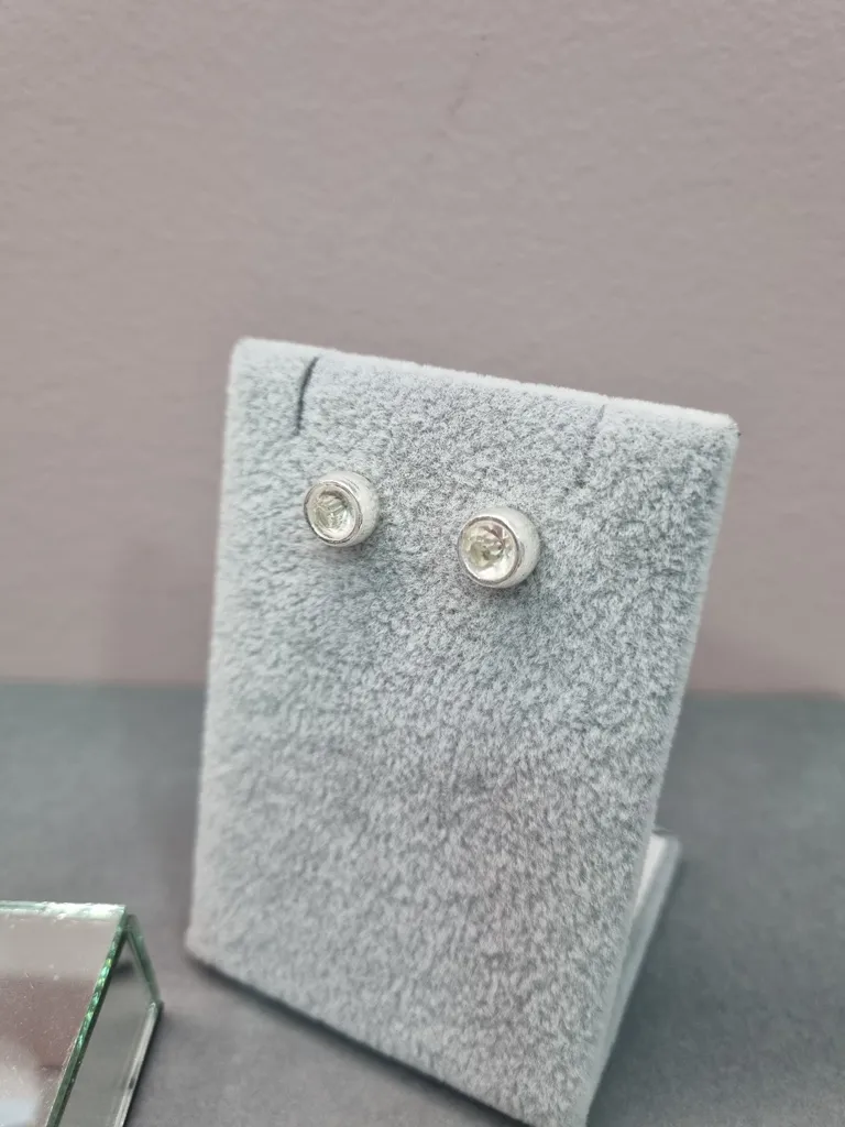 BRINCO PRATA PONTO DE LUG GG