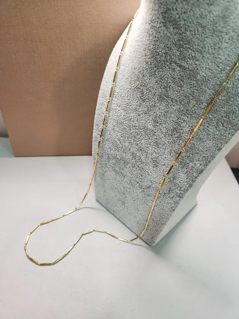 COLAR OURO LONGO CORR PININHOS