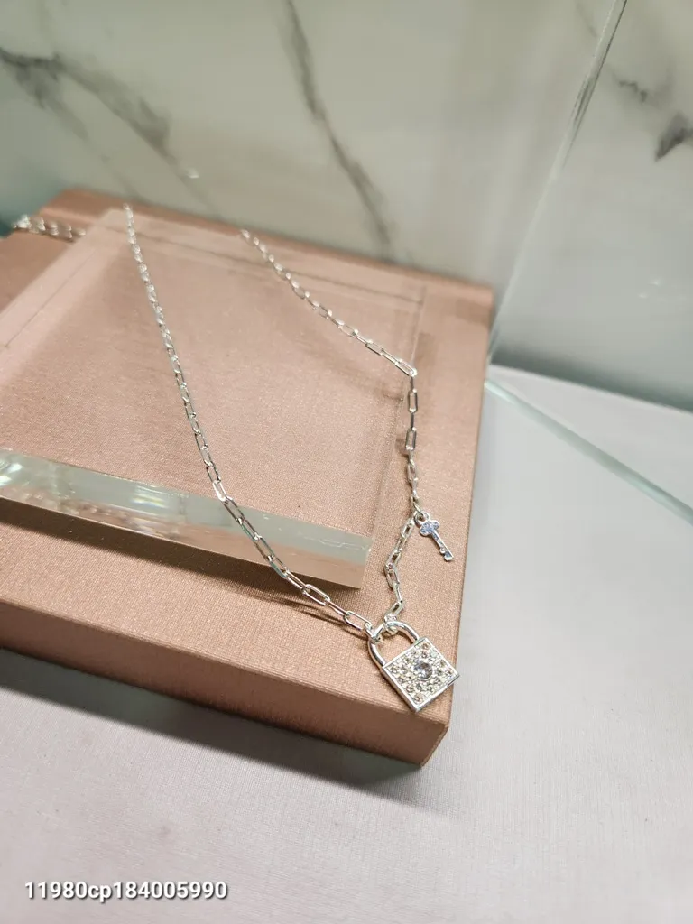 COLAR PRATA CADEADO CARTIER