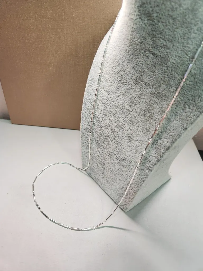 COLAR PRATA LONGO CORR PININHOS