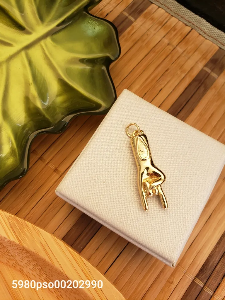 PINGENTE OURO ROCK AND ROLL