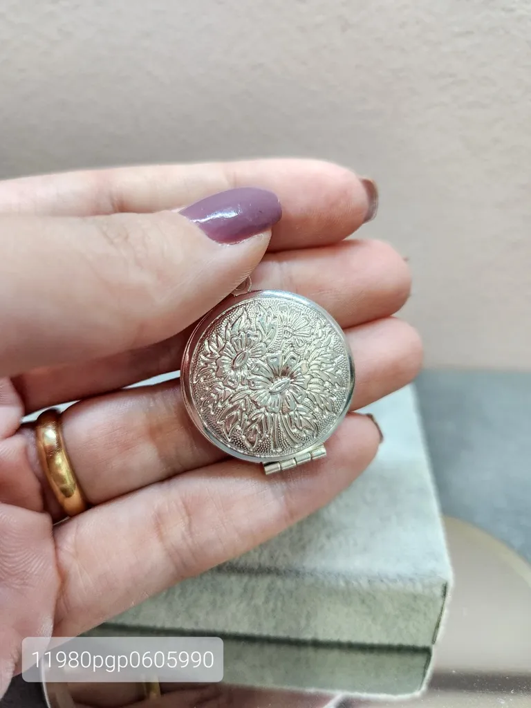 PINGENTE PRATA RELICÁRIO REDONDO