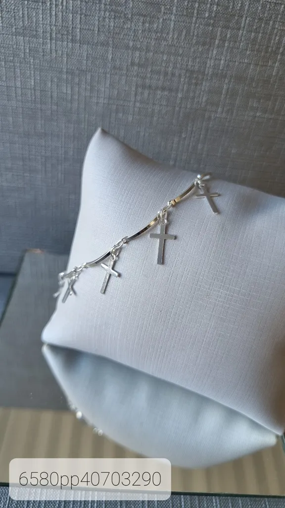 PULSEIRA PRATA CRUCIFIXOS