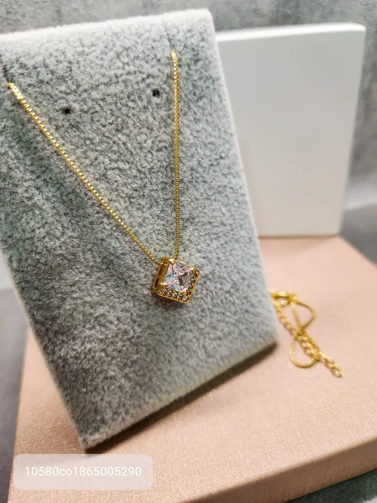 COLAR OURO QUADRADO CRISTAL Z