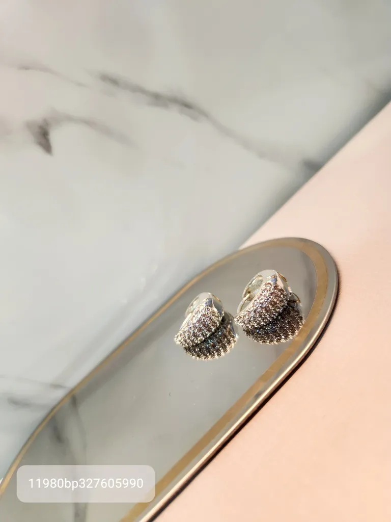 BRINCO PRATA ARGOLA TIPO GOTA ZIRC