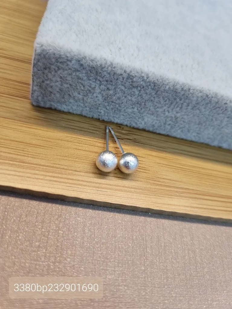 BRINCO PRATA BOLA CRAQUELADA M